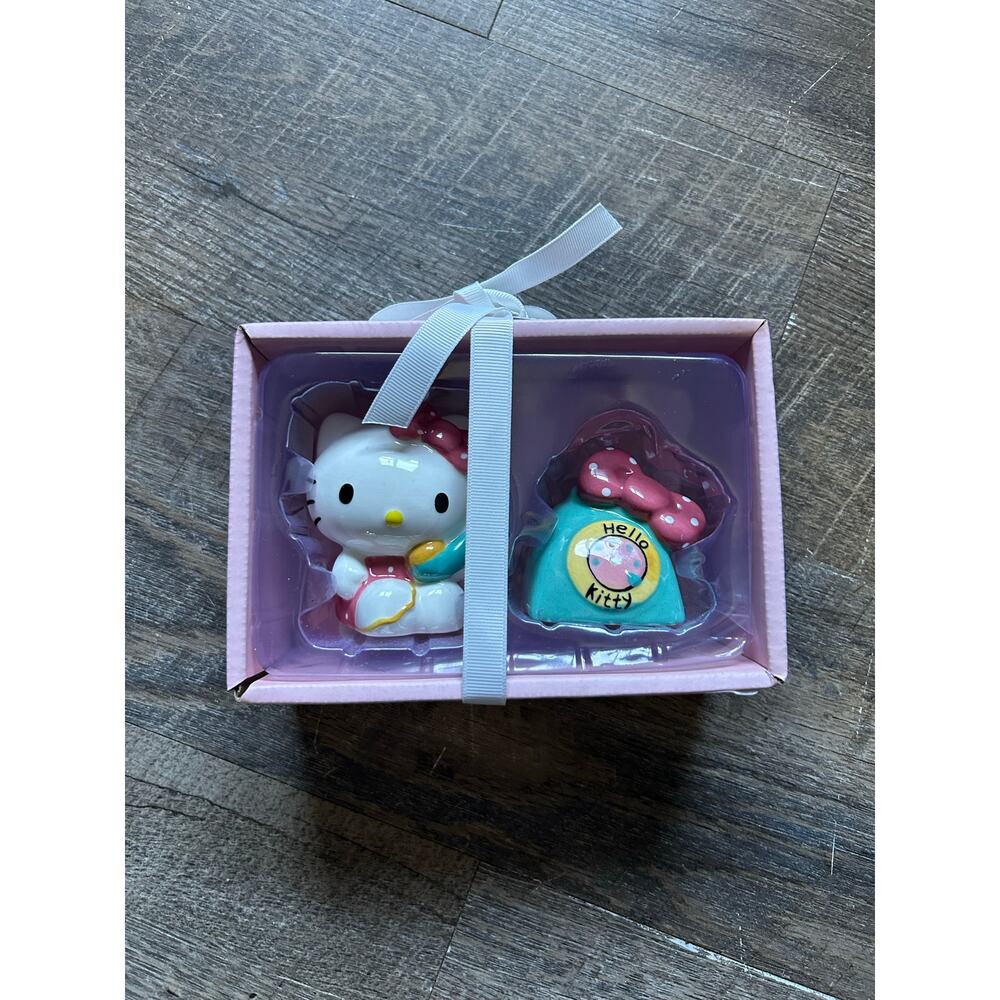 Hello Kitty Phone a Friend Ceramic Salt & Pepper Shakers NEW